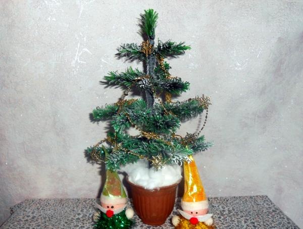 Sapin de Noël fabriqué à partir d'une bouteille en plastique