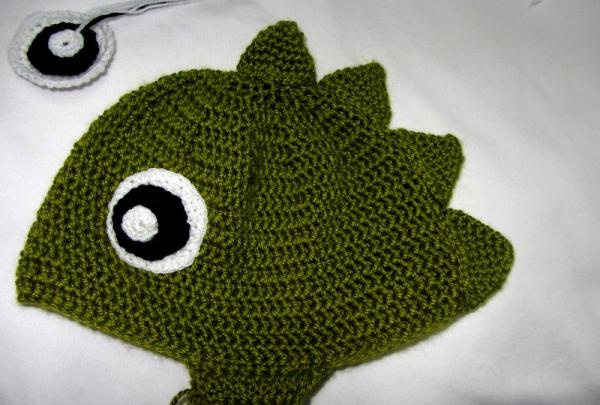 Tejer un gorro de dinosaurio