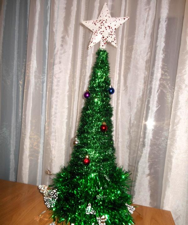 pozlátkový vianočný stromček