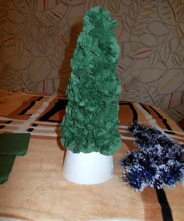 Sapin de Noël fait de serviettes en papier