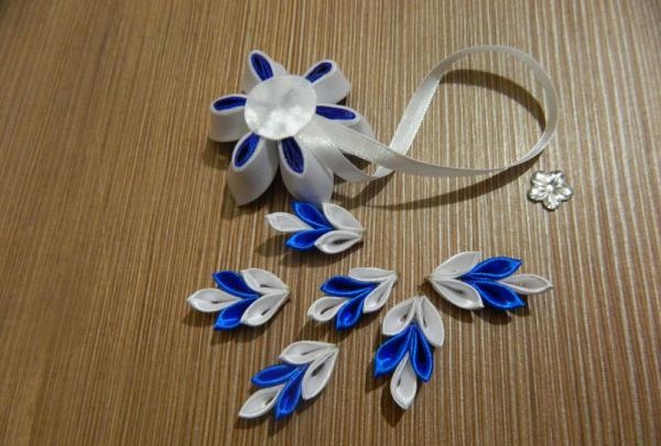 Floquet de neu d'Any Nou amb la tècnica kanzashi