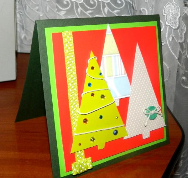 Tarjeta de año nuevo con árbol de Navidad.