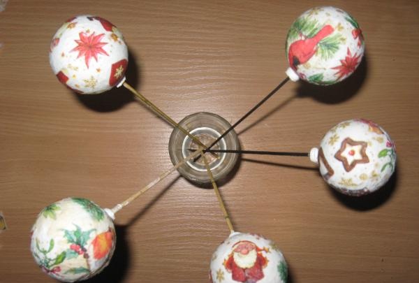 Decoupage ลูกบอลสำหรับต้นไม้ปีใหม่