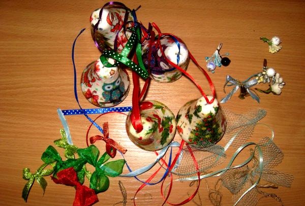 Decoupage of foam bells