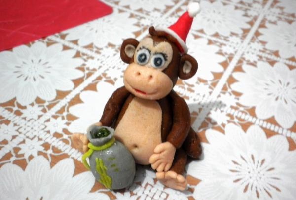 Money monkey made from sugar paste