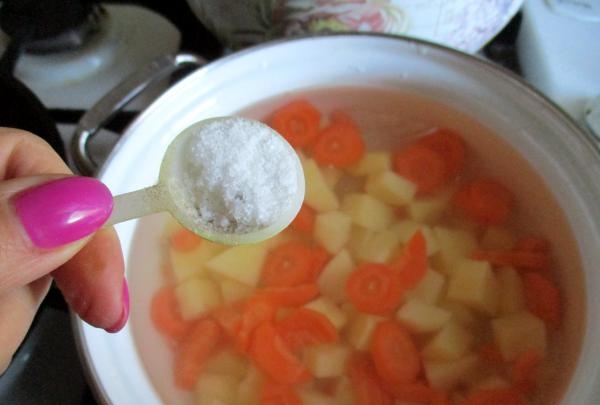 Hurtig suppe med pølser