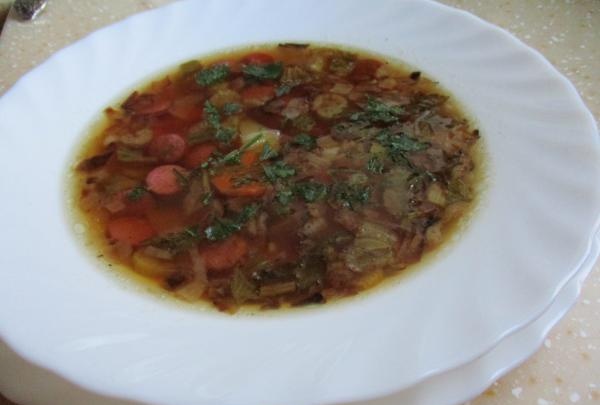 Schnelle Suppe mit Würstchen