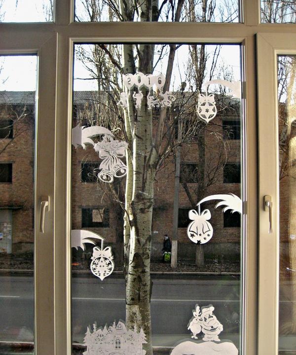 New Year's paper window decoration