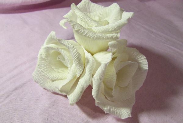 caixa com flores de papel