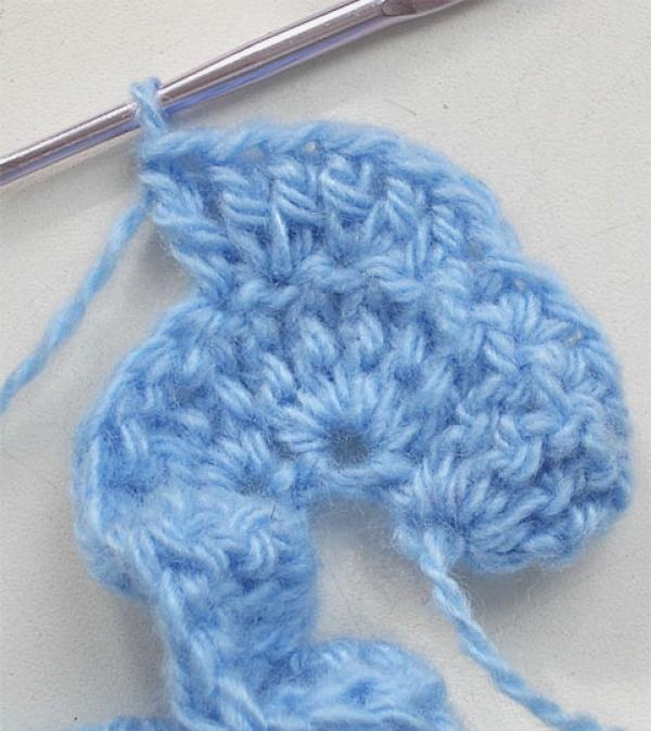 How to crochet a blue rose