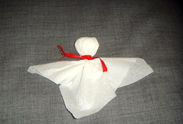 Angels made from napkins