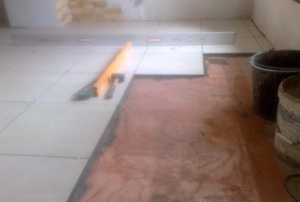 pokládka dlažby na infračervené podlahy