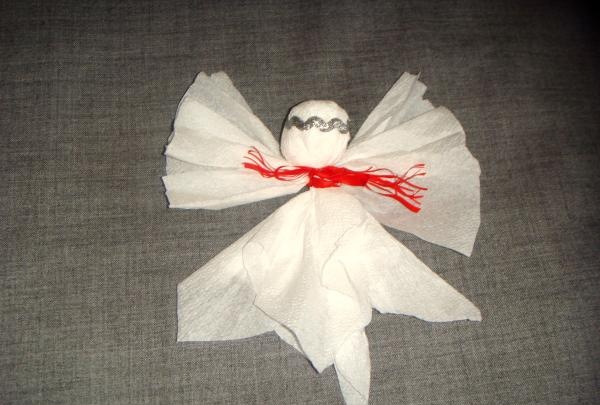 Engelen gemaakt van servetten