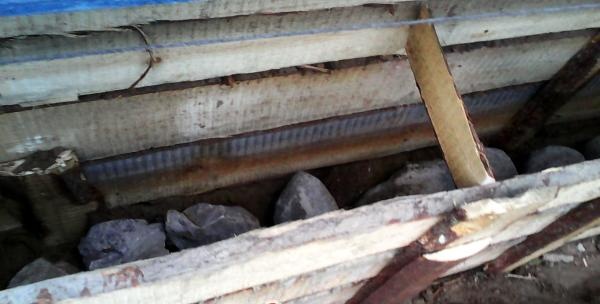 repair of the foundation of a wooden house