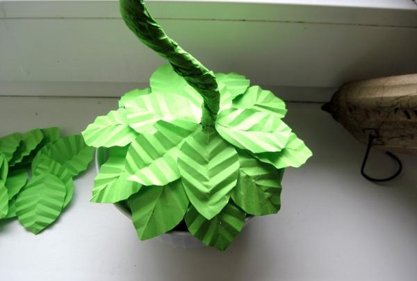 papierowy topiary wykonany techniką quillingu