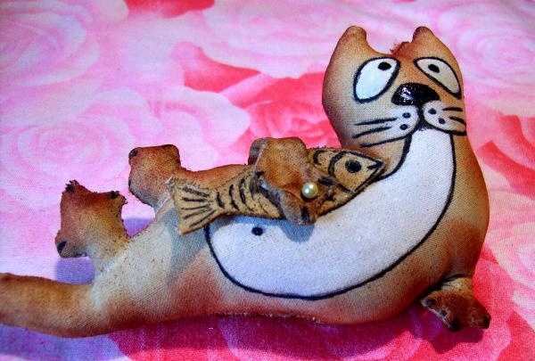 pescador de gato de brinquedo de café