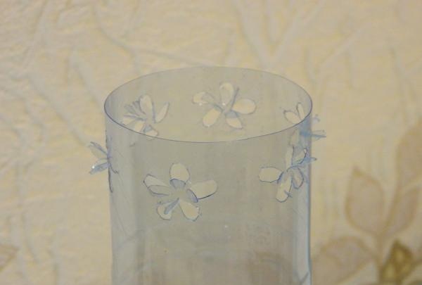 Vase aus einer Plastikflasche