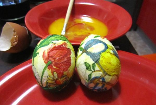 Huevos de Pascua en técnica de decoupage.