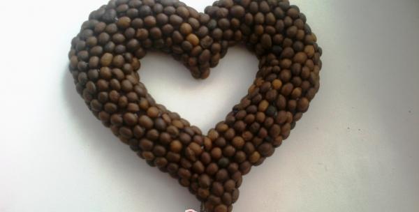 Volumetric coffee heart sa isang palayok