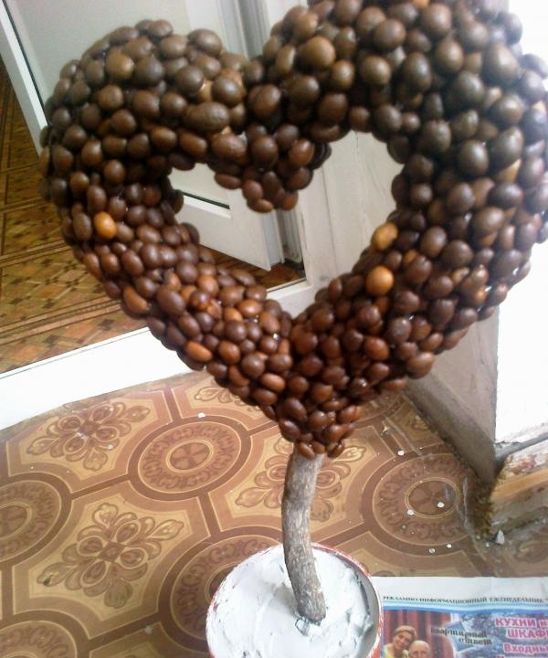 Volumetric coffee heart in a pot