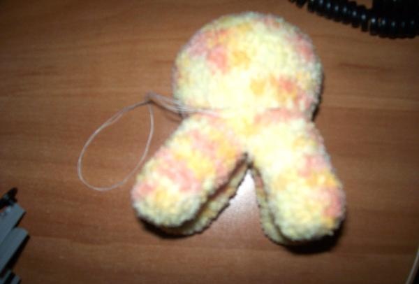 bébé éléphant fait de fils multicolores