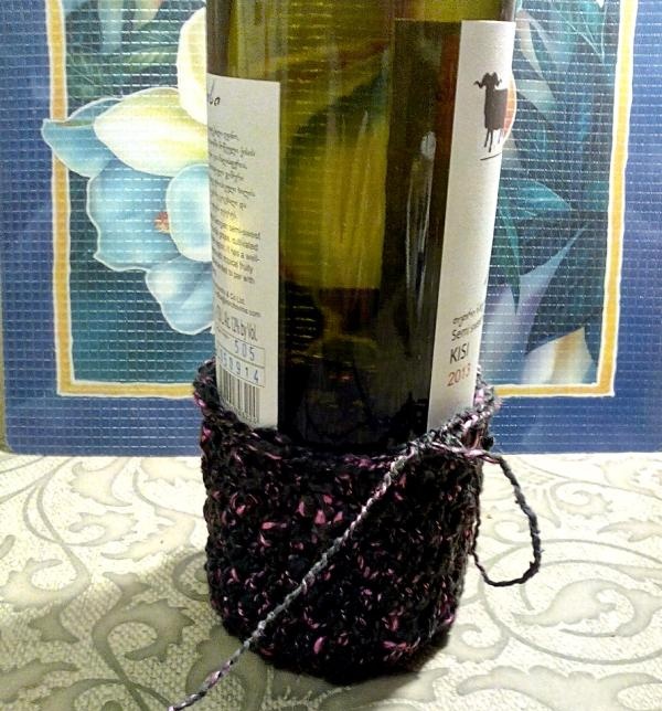 Balenie s ružou na fľašu vína