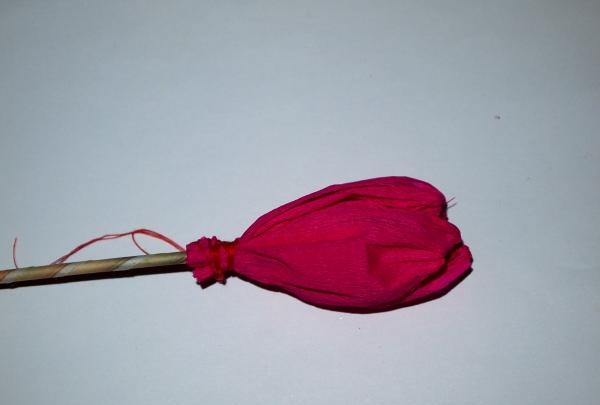 buket tulipaner lavet af bølgepapir