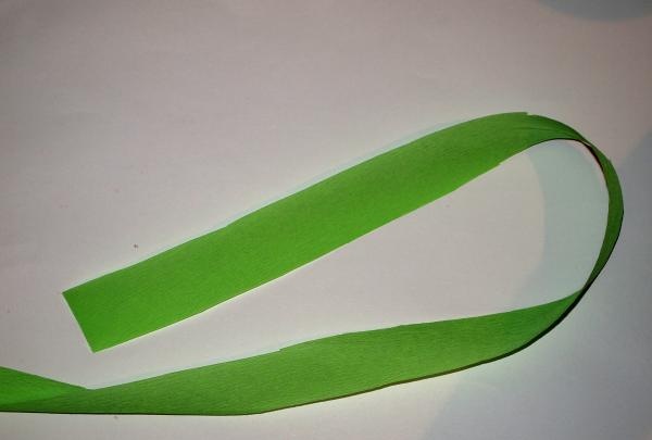 זר צבעונים עשוי נייר גלי