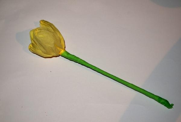 buket tulipaner lavet af bølgepapir