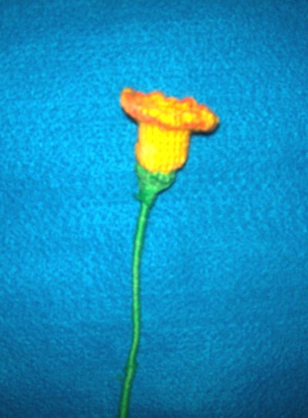 flor de iris hecha de hilos