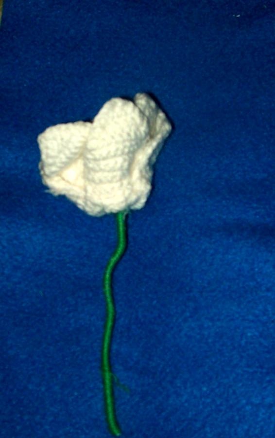 kosatcový kvet vyrobený z nití
