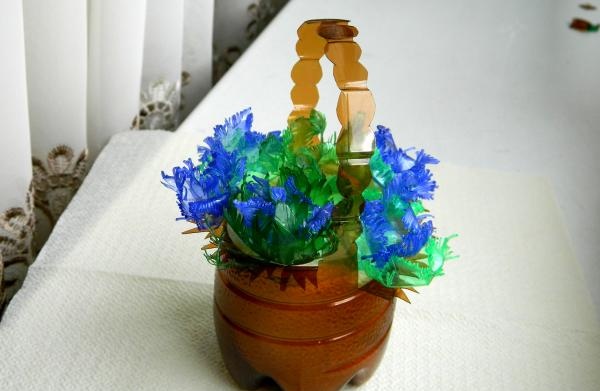 Basket with a bouquet of plastic bottles