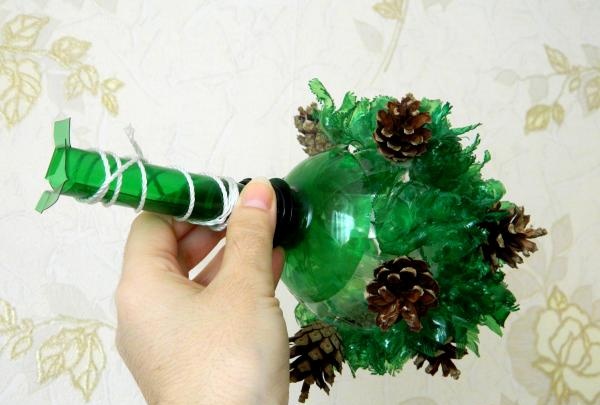 Topiaria feita de garrafas plásticas