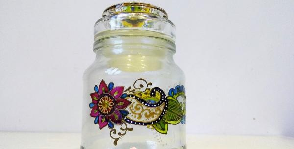 Pintura em vitral de uma jarra