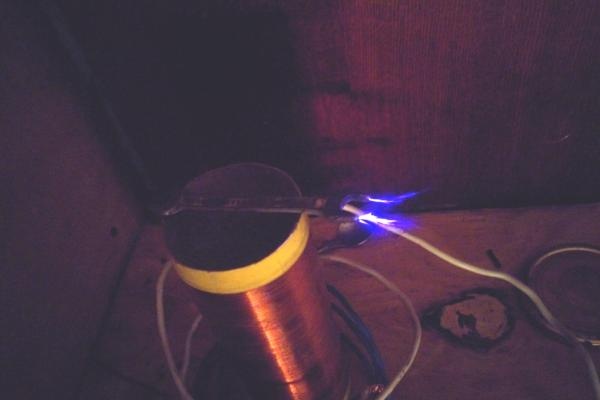 Kacher Brovina de una red de 220 voltios.