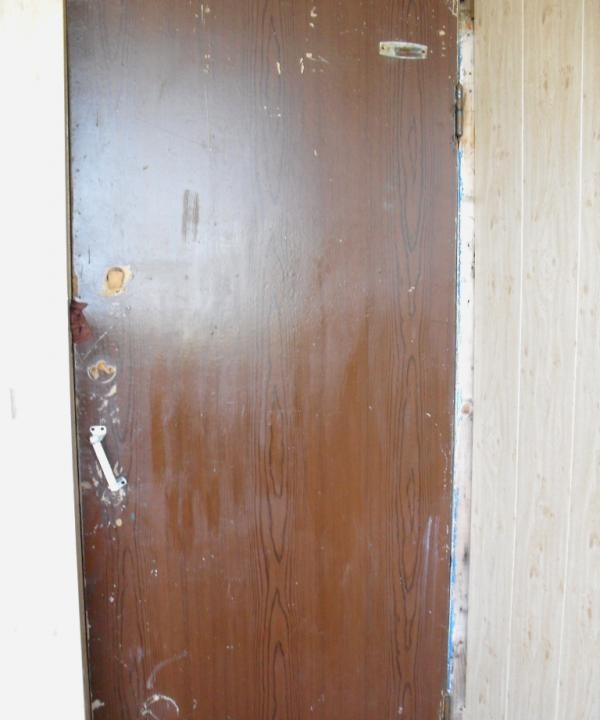 zdobenie starých dverí