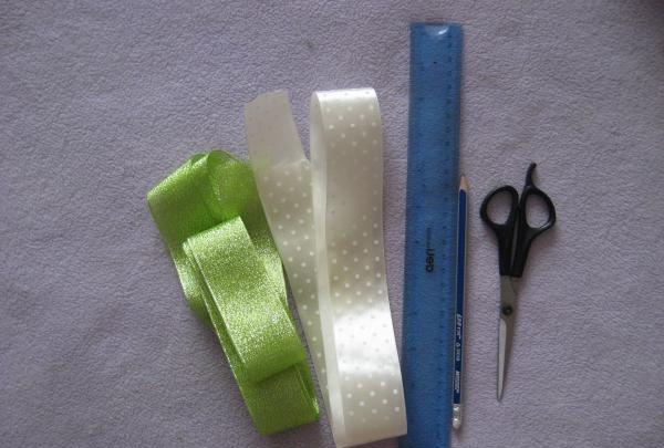 Set of hairpins using kanzashi technique