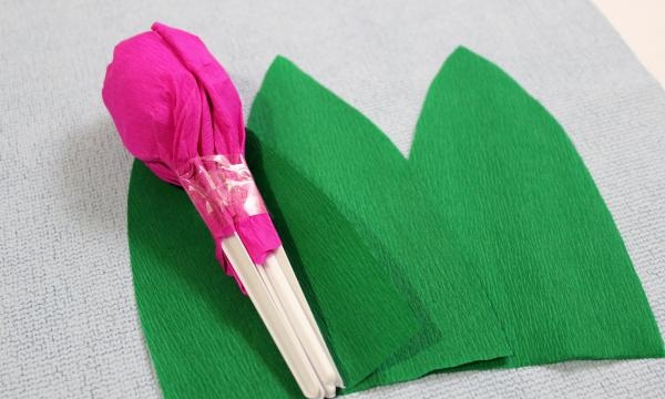 tulipanes de papel corrugado
