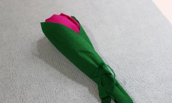 tulipanes de papel corrugado