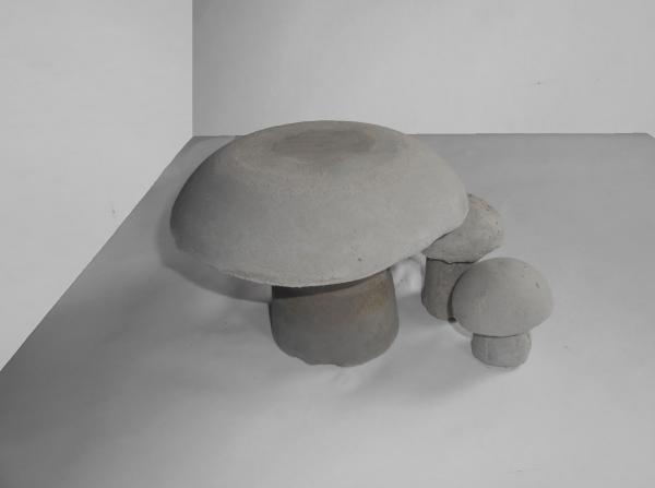 Cementből készült kerti figura