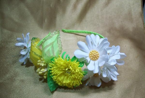 headband na may mga dandelion at daisies