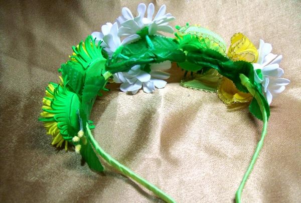 ikat kepala dengan dandelion dan bunga aster