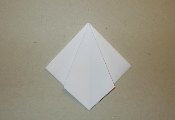 Origami papirna ploča s cvijećem