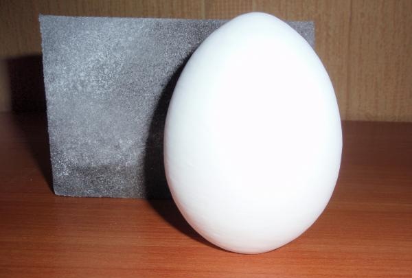 Vẽ một quả trứng bằng gỗ