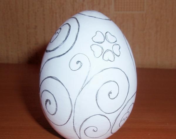 رسم بيضة خشبية