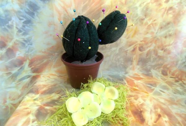 Putų polistirolo kaktusas