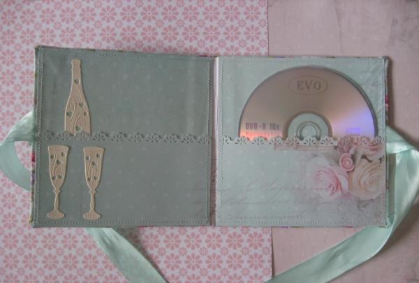 Soft envelope for wedding disc