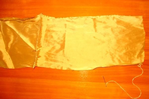 Suknja od svilene tkanine s naboranim dijelom