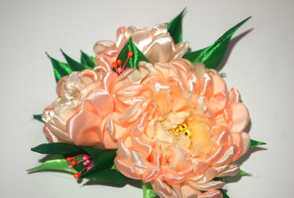 peonies na gawa sa satin ribbons