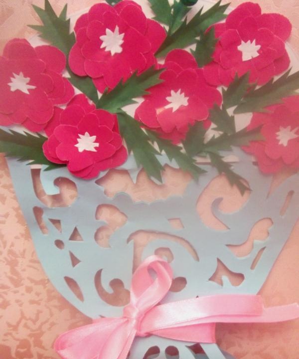 ажур ваза са папирним цвећем